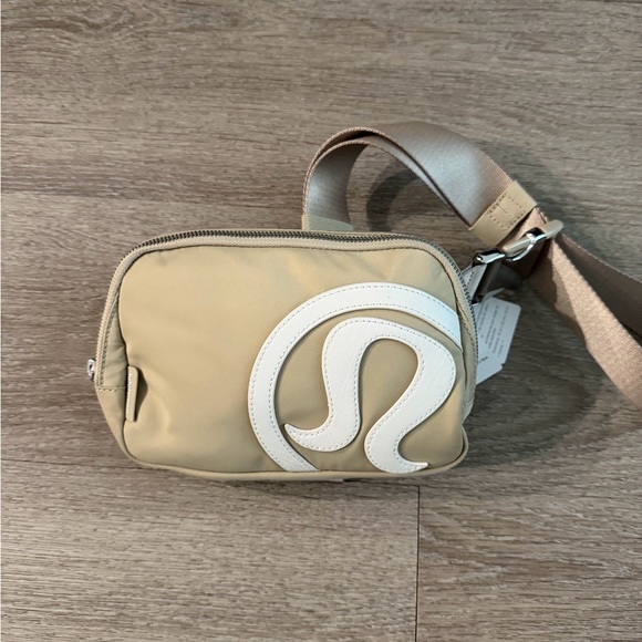 lululemon athletica Handbags - Lululemon Everyday Belt Bag
